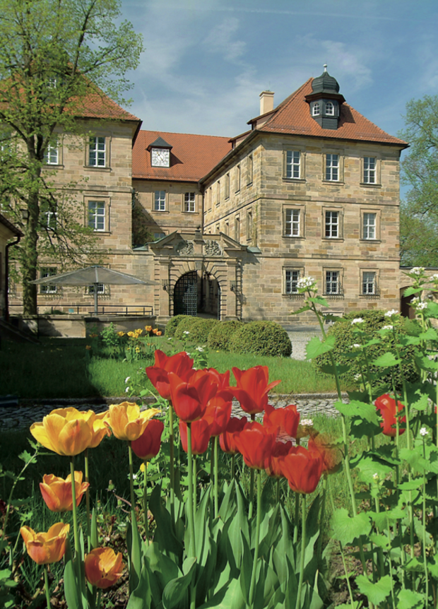 Schloss Steinenhausen am Zusammenfluss von Rotem und Weisem Main